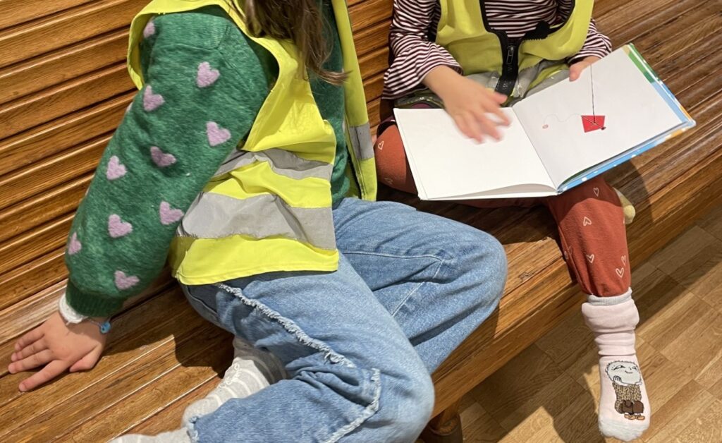 På Galaxens förskola läggs stor vikt vid språkutveckling, det är ett prioriterat mål och en naturlig del av verksamheten varje dag