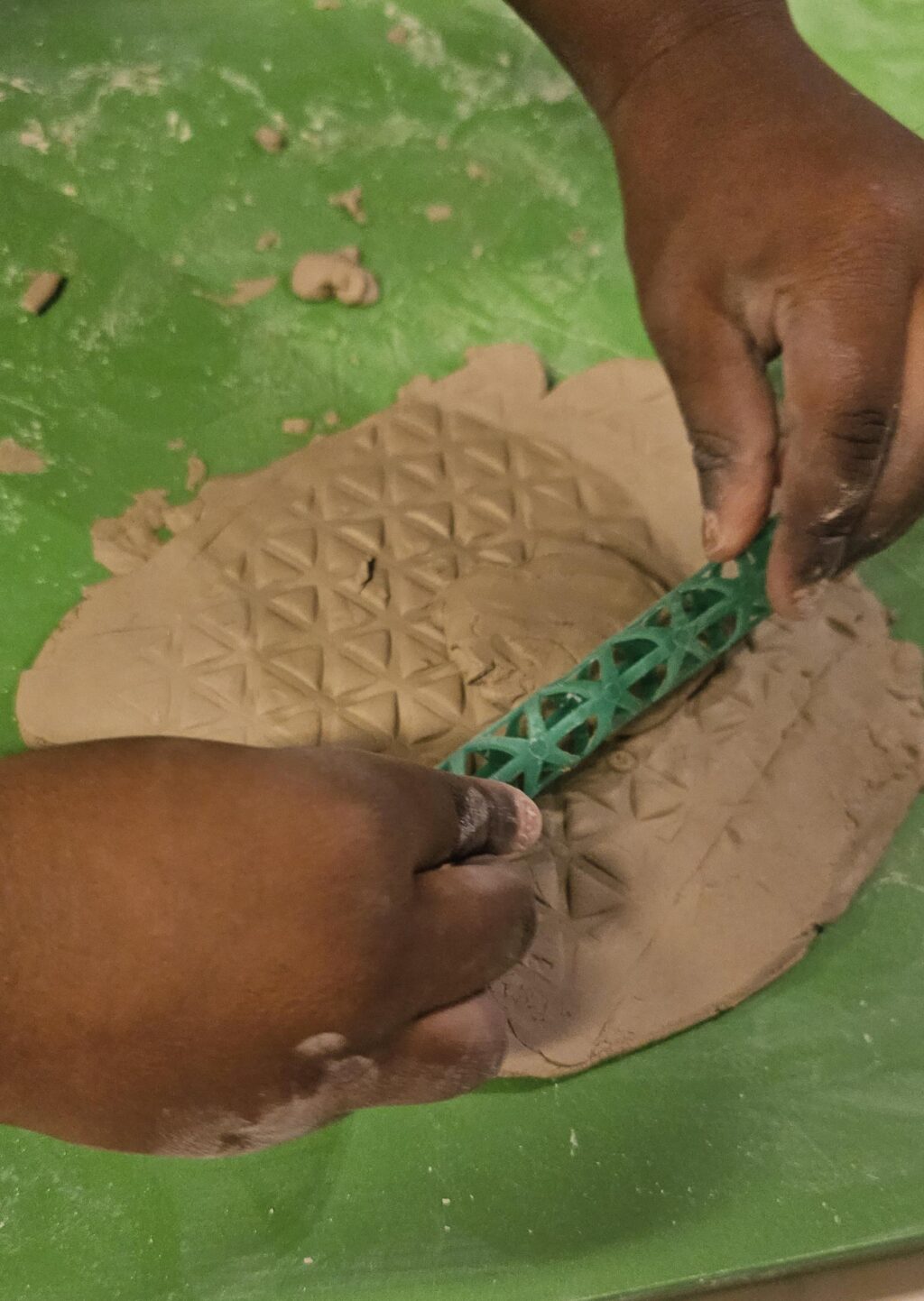 På Kulturförskolan Tallkrogen har det utforskats med matematik ute i naturen, där naturmaterial fick vara inspiration till undersökande och lek.