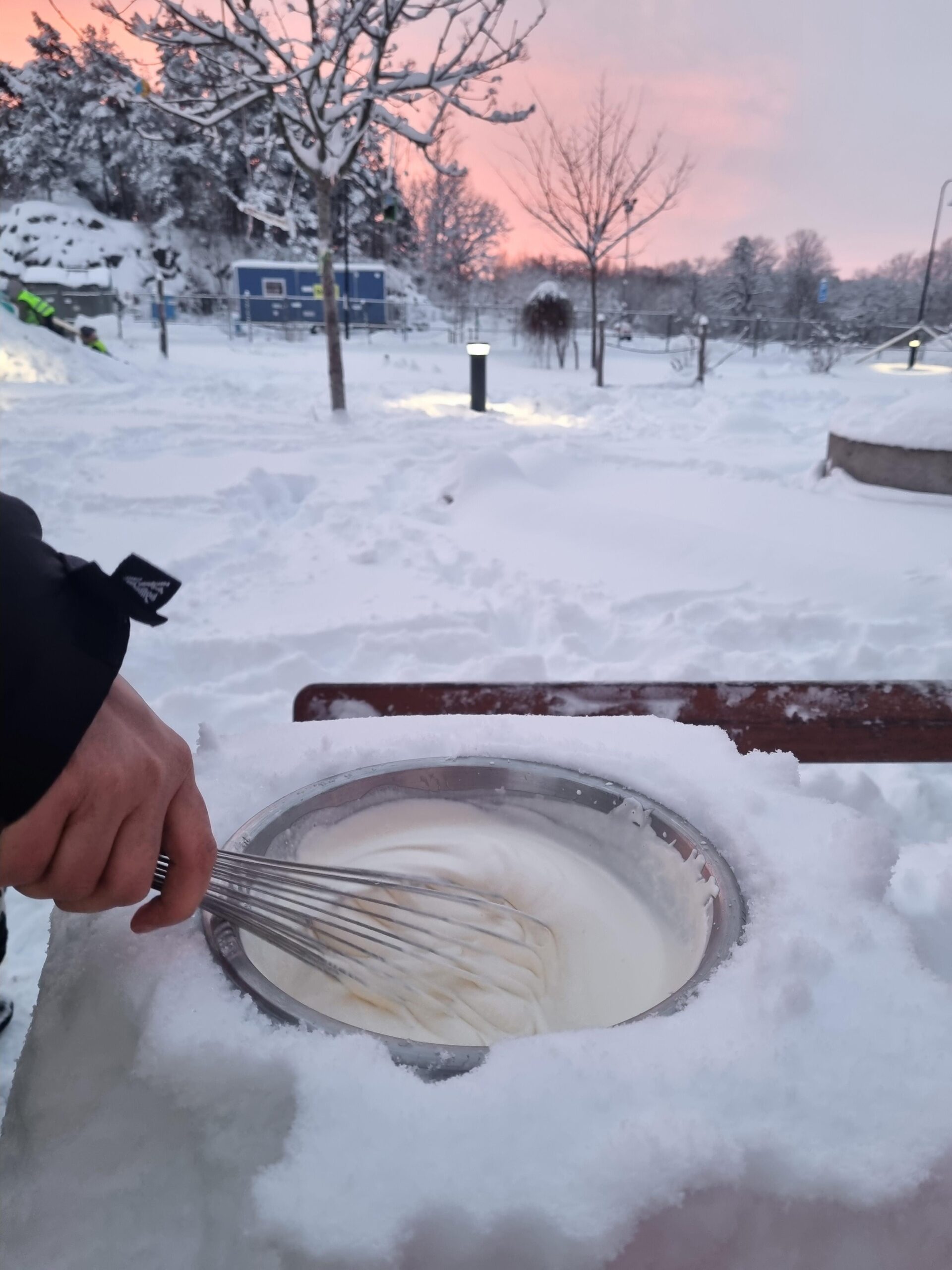 Vinterexperiment för barnen på förskolan Robinson