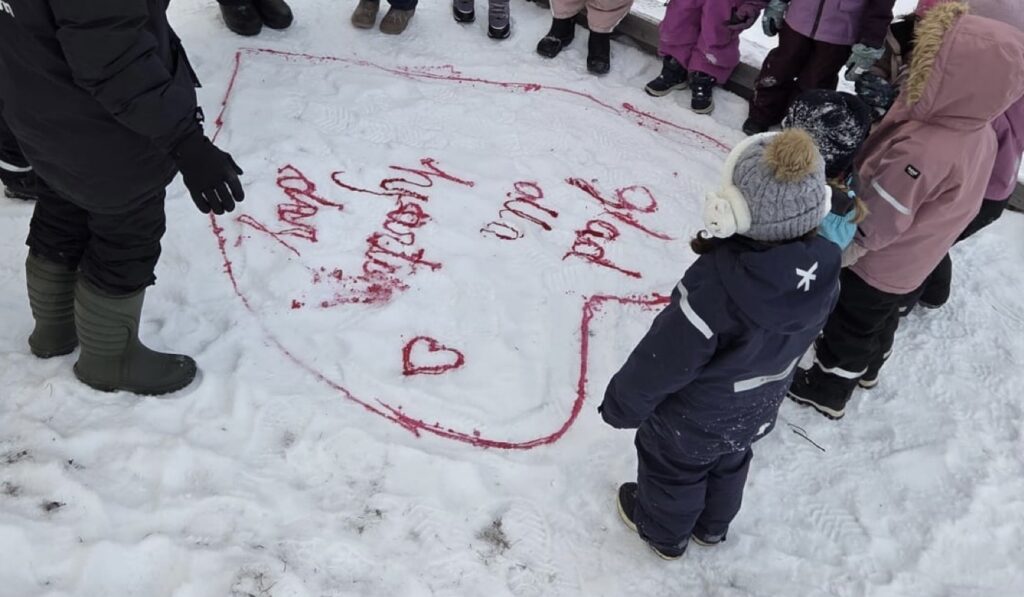 alla hjärtans dag måleri i snön