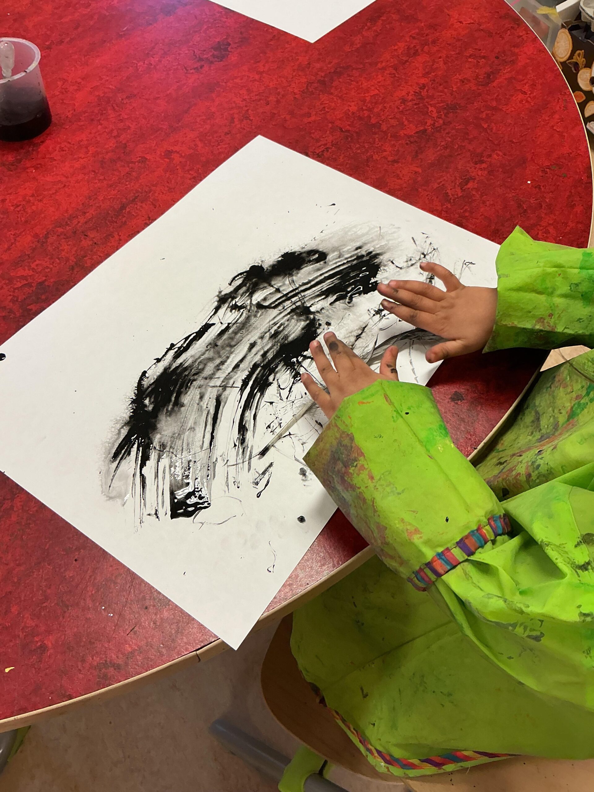 Svart som tema i ateljén på Kulturförskolan Akvarellen